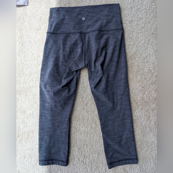 Lululemon Gray Cropped Leggings Sz 8 Stretch - Picture 3 of 10